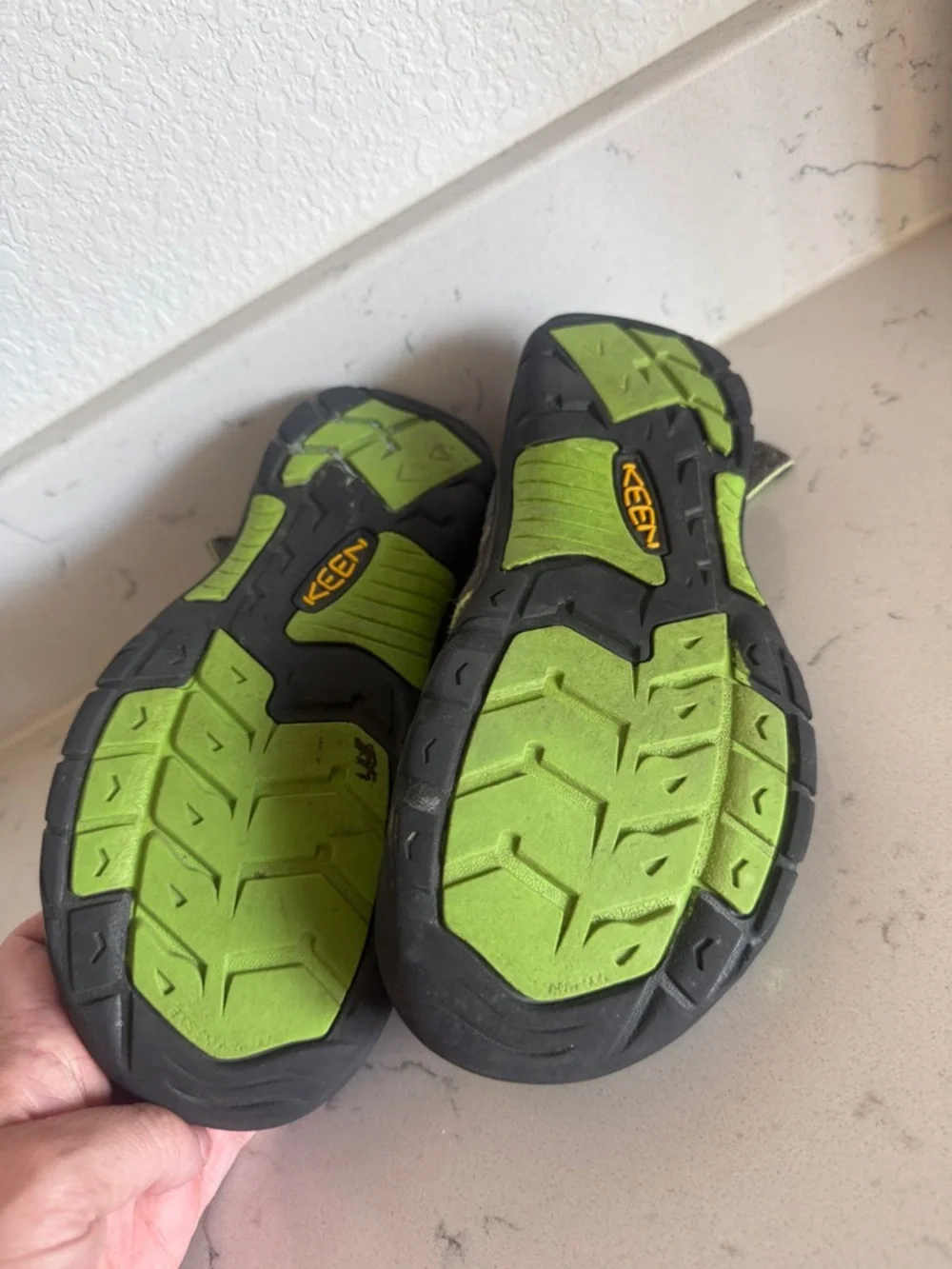 Keen sandals big kid size 4